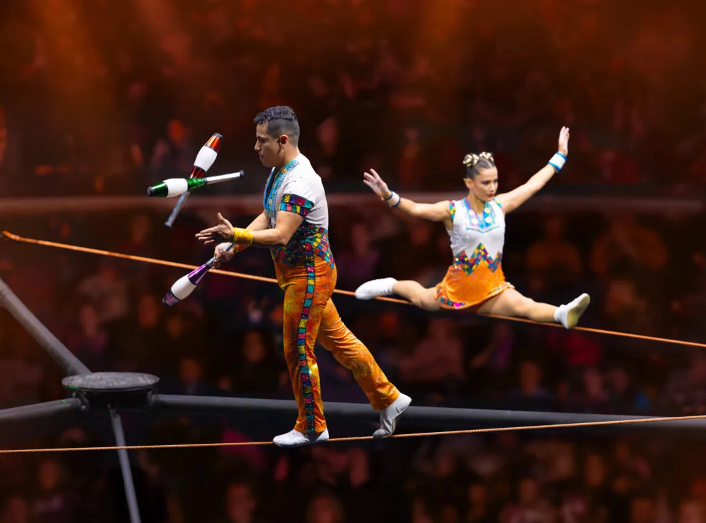 tightrope juggling and splits